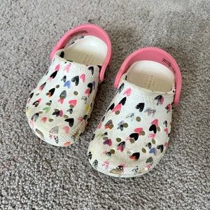 Toddler Heart Crocs - size 7